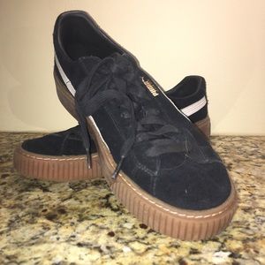 Ladies puma sneakers